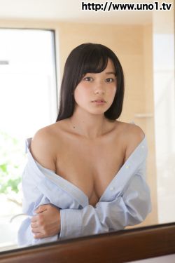 挠比基尼美女痒痒